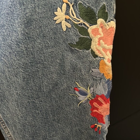 Mango‎ Poppy Floral Embroidered  Relaxed Fit Mid Rise Denim. Size 10 - Picture 5 of 9